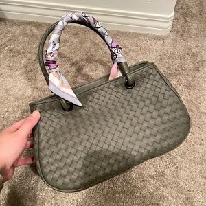 100% Authentic，Lambskin